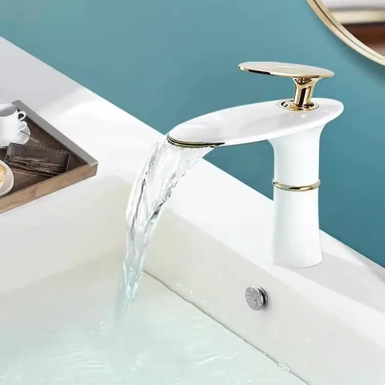 Robinet de lavabo cascade en l - Home Hardware Bathroom Faucets avis et prix