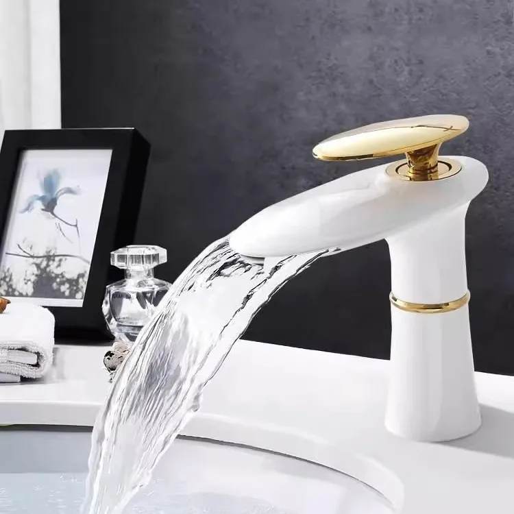 Robinet de lavabo cascade en l - Home Hardware Bathroom Faucets avis et prix