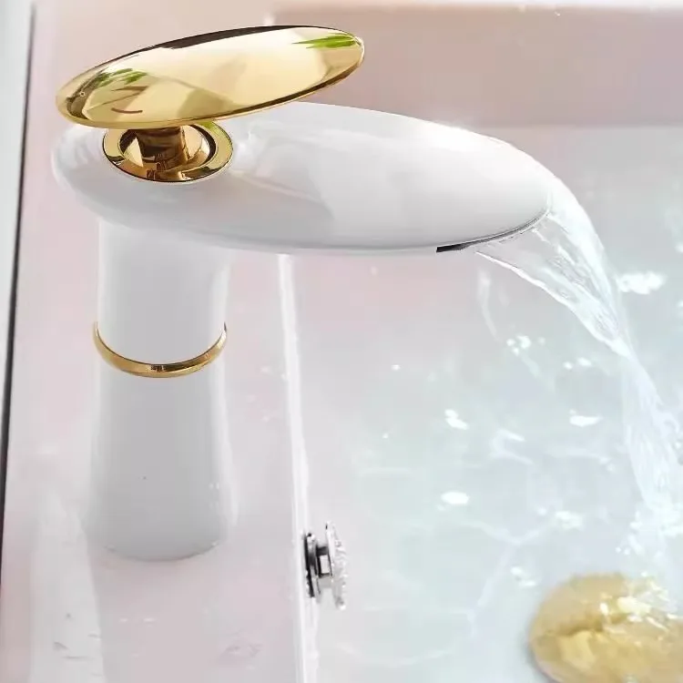 Robinet de lavabo cascade en l - Home Hardware Bathroom Faucets avis et prix